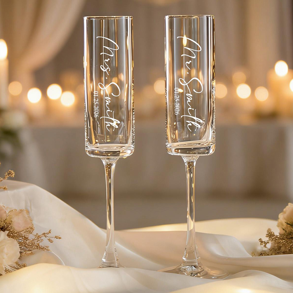 Champagne Flute Pair - カスタムウェディングワインシャンパンフルート、パーソナライズされた結婚祝い、乾杯用フルート、新婚夫婦、ミスター・ミセス、カップルのための完璧な記念品