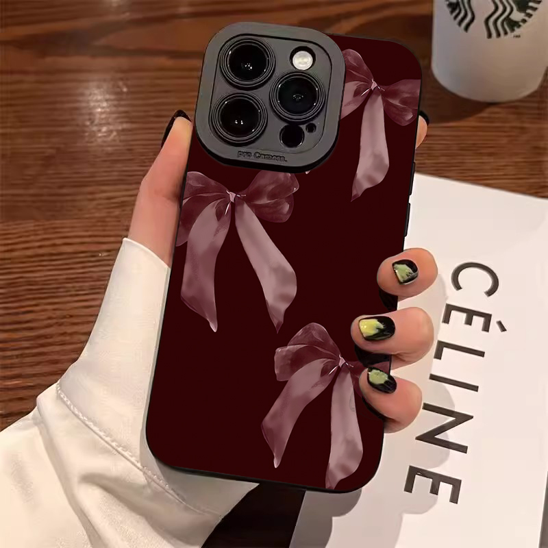 Wine & Beer Quito - ワインレッドの蝶結び柄ソフトフォンケース、Samsung Galaxy S25 FE、S23、S22、S21、S24 Ultra Plus、A55、A35、A15、A56、A36、A16、A06