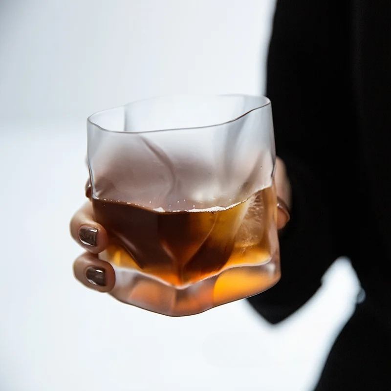 不規則な形のウイスキークリスタルカップ 日本の美術ガラス製品 - Wine Beer Tasting のレビューと価格